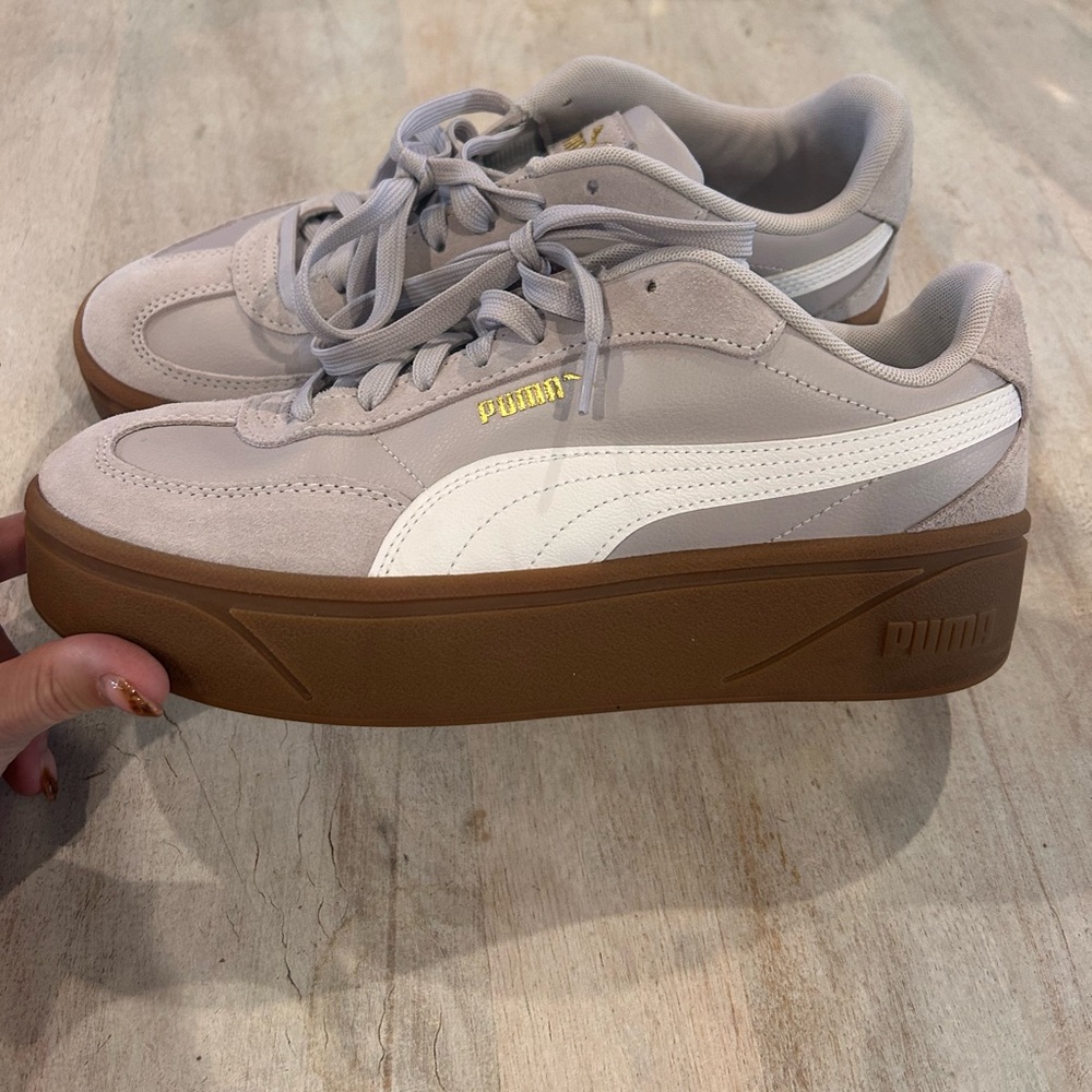 Puma Women's Sneakers in Gray and Brown